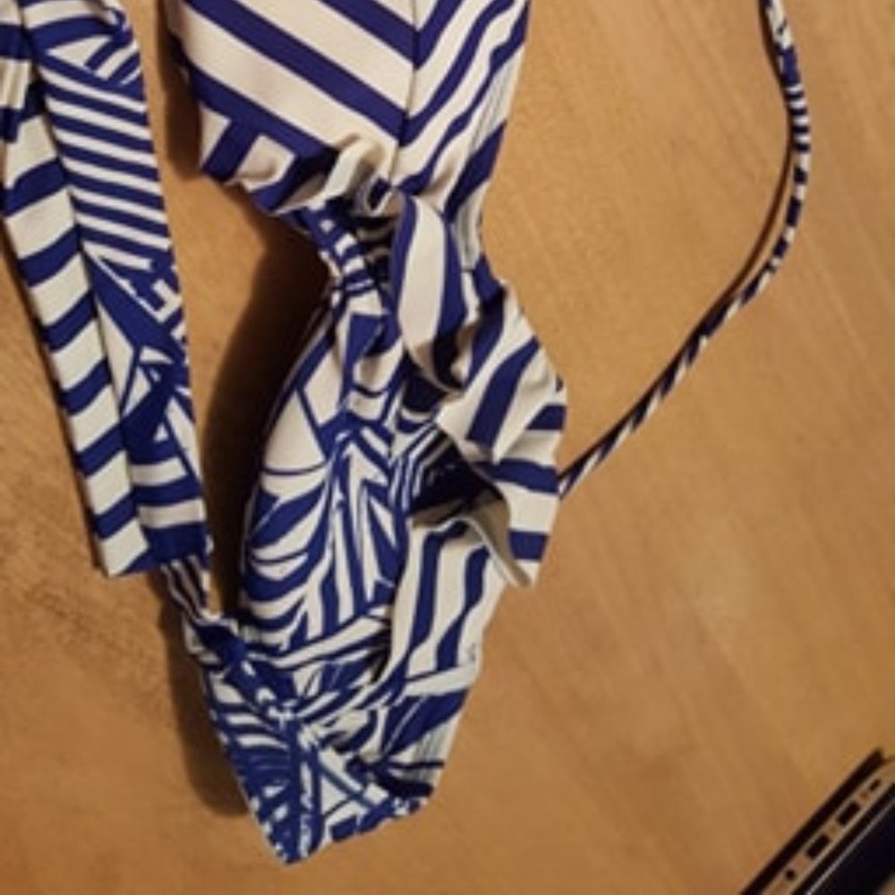 Volcom swimtop - Picture 4 of 5